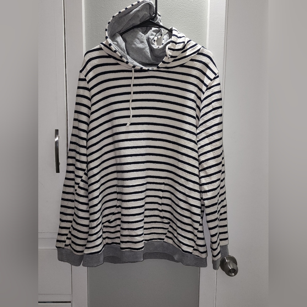 Honey Punch hoodie size 1x. Navy blue and white